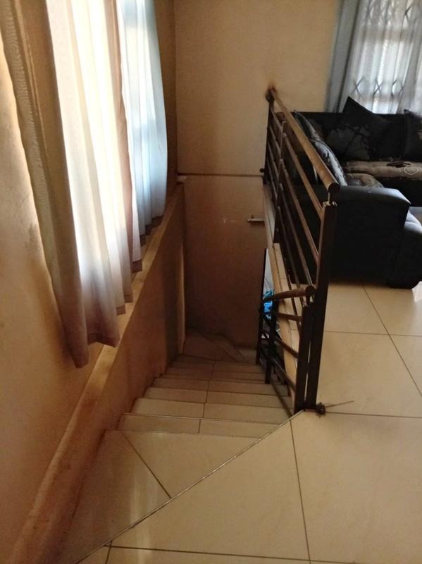 5 Bedroom Property for Sale in Thulani Gauteng