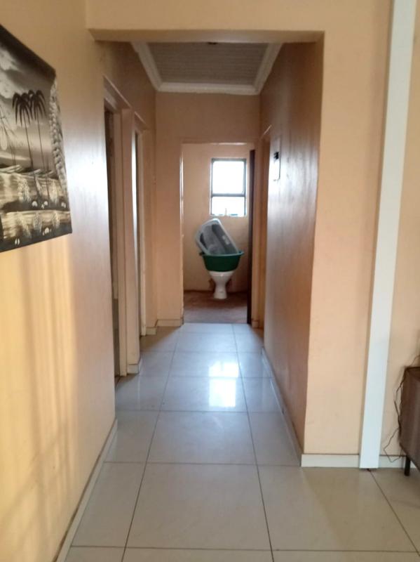 5 Bedroom Property for Sale in Thulani Gauteng