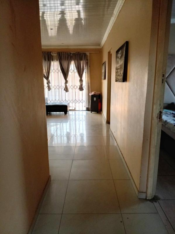 5 Bedroom Property for Sale in Thulani Gauteng