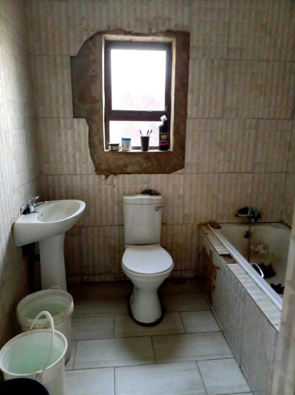 5 Bedroom Property for Sale in Thulani Gauteng