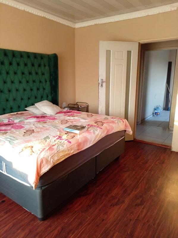 5 Bedroom Property for Sale in Thulani Gauteng