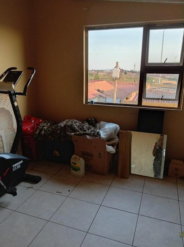 5 Bedroom Property for Sale in Thulani Gauteng