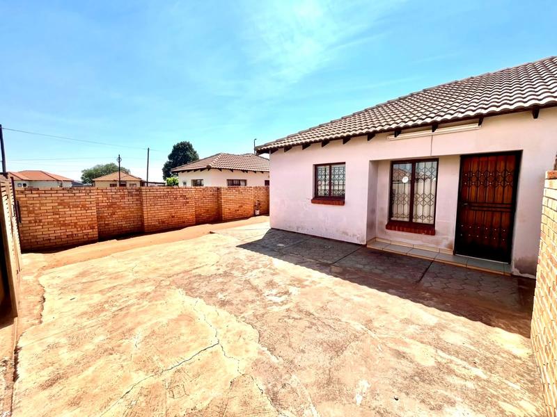 2 Bedroom Property for Sale in Westonaria Gauteng