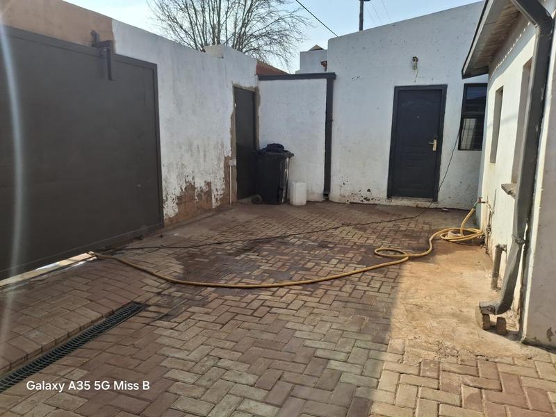 To Let 2 Bedroom Property for Rent in Protea Glen Gauteng