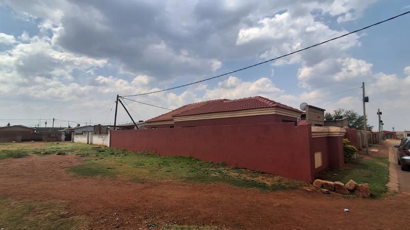 3 Bedroom Property for Sale in Kwenele South Gauteng
