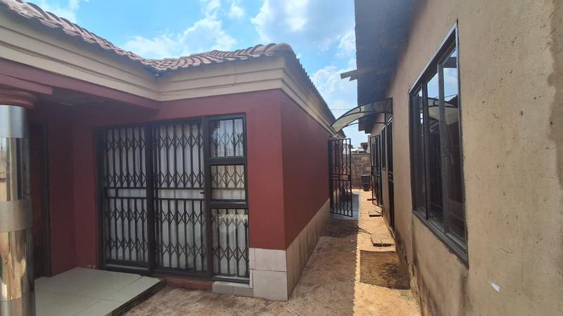3 Bedroom Property for Sale in Kwenele South Gauteng