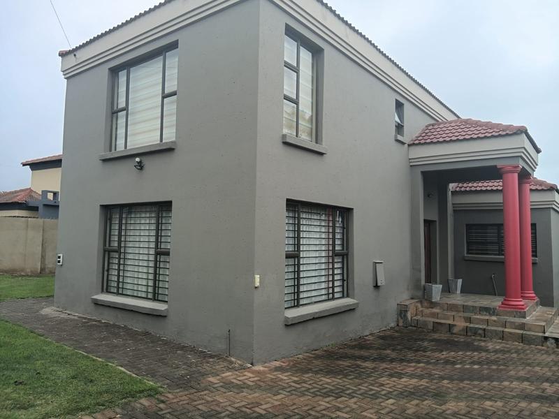 5 Bedroom Property for Sale in Witpoortjie Gauteng