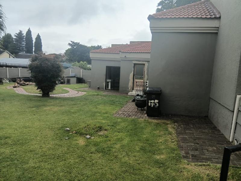 5 Bedroom Property for Sale in Witpoortjie Gauteng