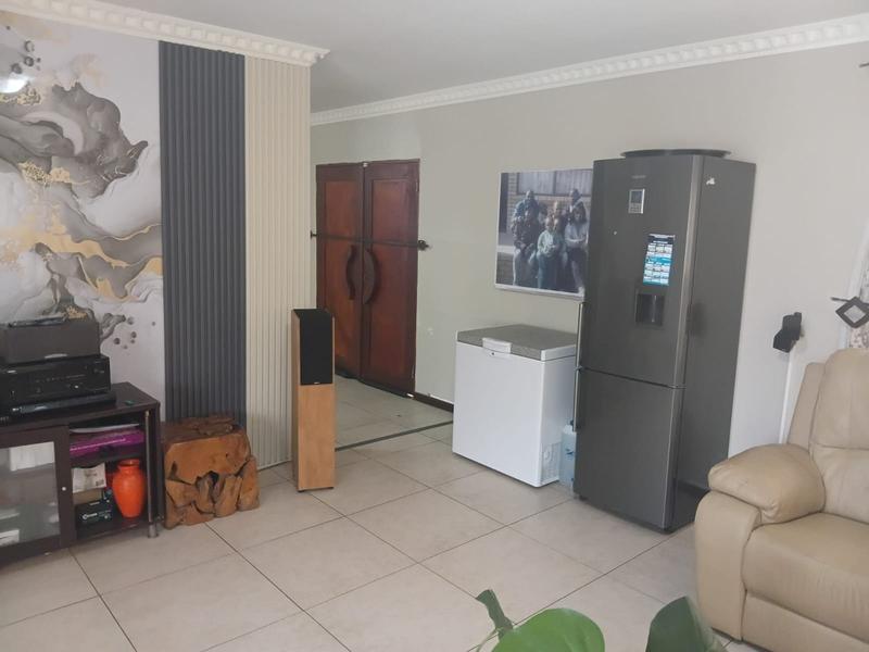 5 Bedroom Property for Sale in Witpoortjie Gauteng