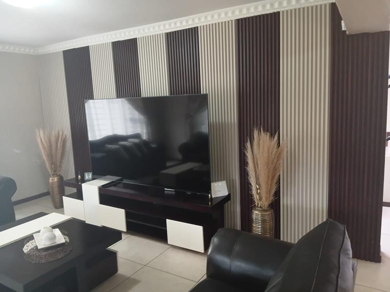 5 Bedroom Property for Sale in Witpoortjie Gauteng