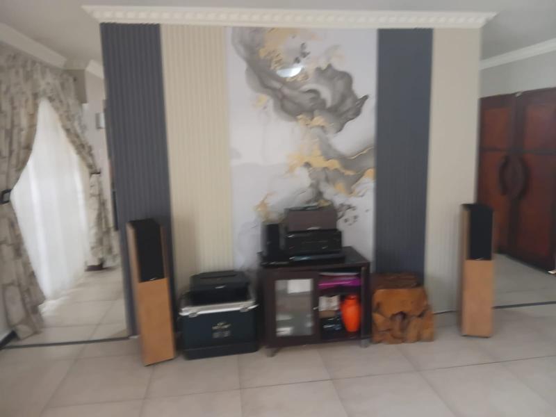 5 Bedroom Property for Sale in Witpoortjie Gauteng