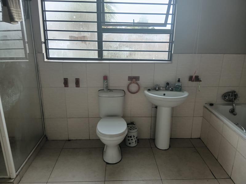 5 Bedroom Property for Sale in Witpoortjie Gauteng