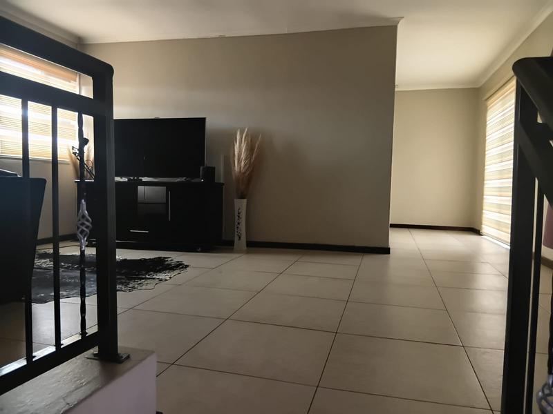 5 Bedroom Property for Sale in Witpoortjie Gauteng