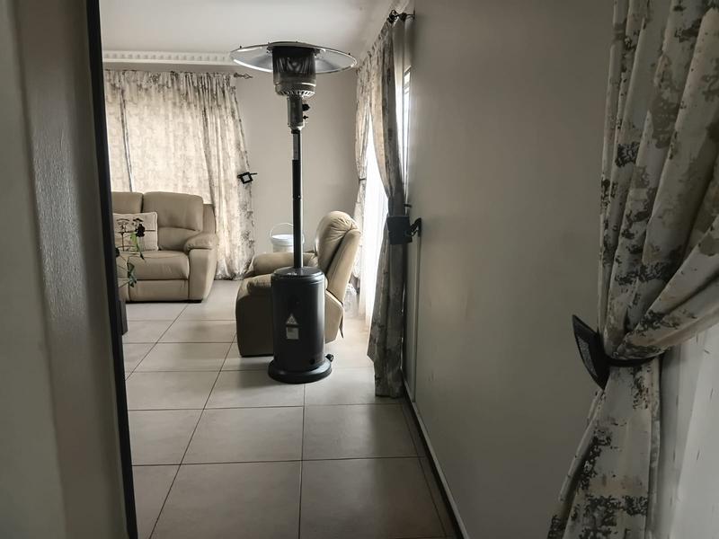 5 Bedroom Property for Sale in Witpoortjie Gauteng