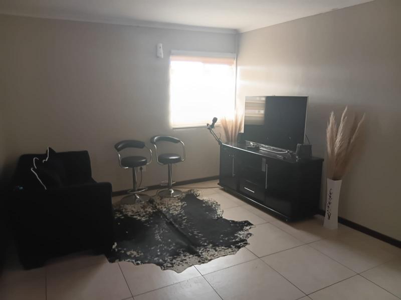 5 Bedroom Property for Sale in Witpoortjie Gauteng
