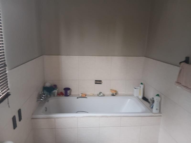 5 Bedroom Property for Sale in Witpoortjie Gauteng