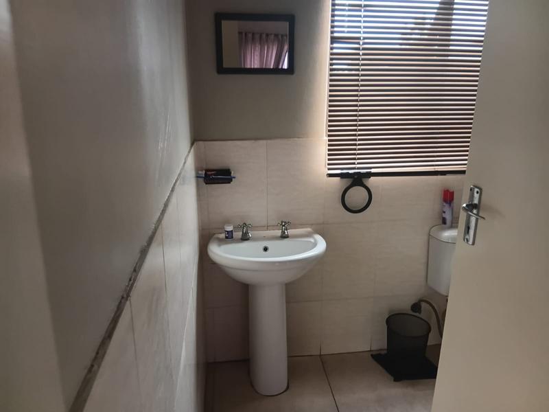 5 Bedroom Property for Sale in Witpoortjie Gauteng