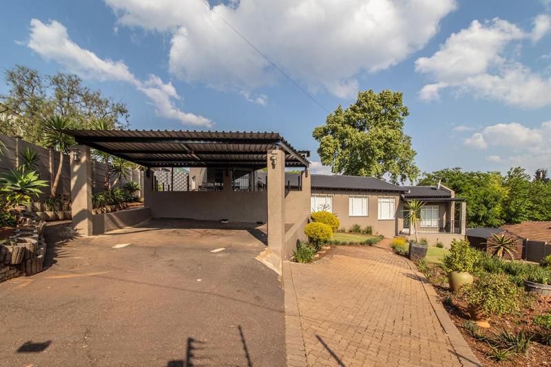 3 Bedroom Property for Sale in Roodekrans Gauteng