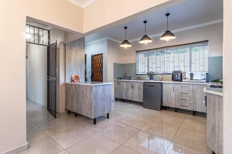 3 Bedroom Property for Sale in Roodekrans Gauteng