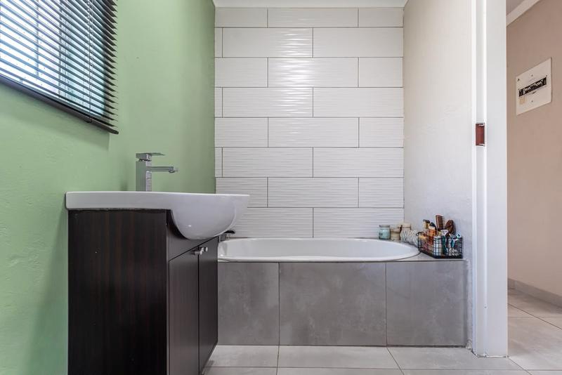 3 Bedroom Property for Sale in Roodekrans Gauteng