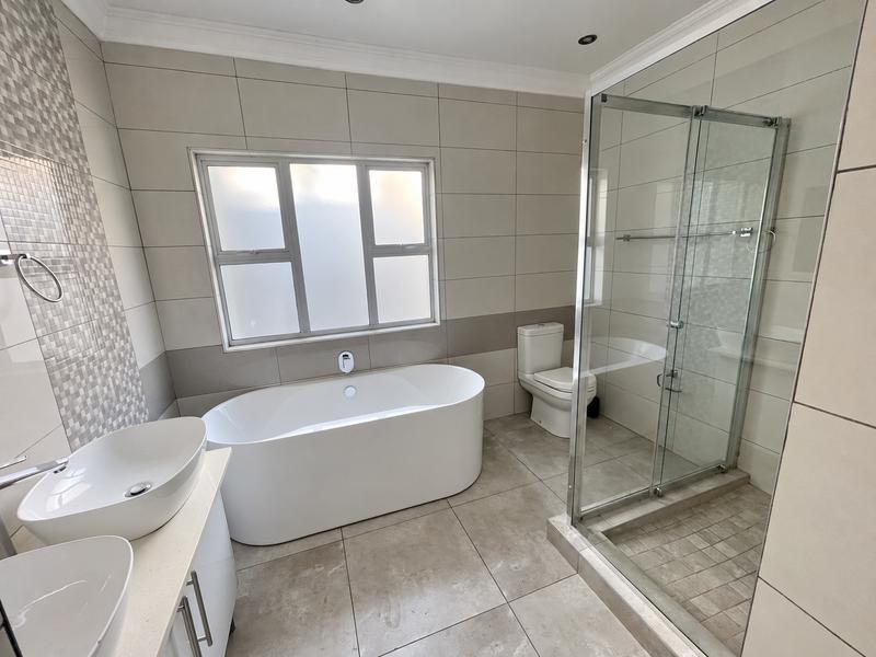 4 Bedroom Property for Sale in Waterkloof Ridge Gauteng