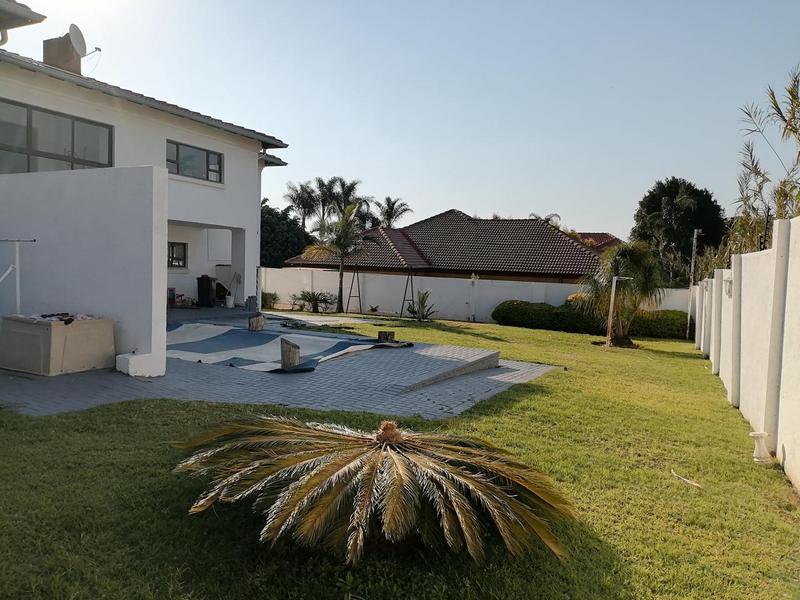 6 Bedroom Property for Sale in Ninapark Gauteng