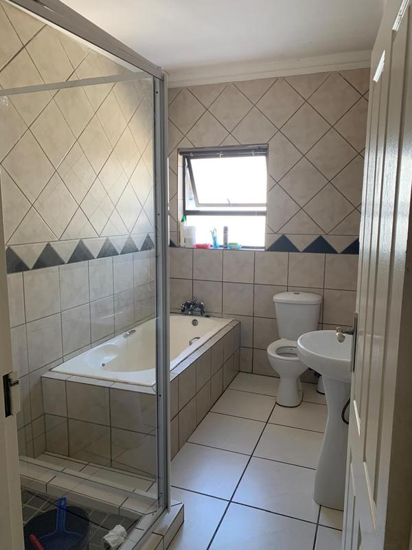 6 Bedroom Property for Sale in Ninapark Gauteng