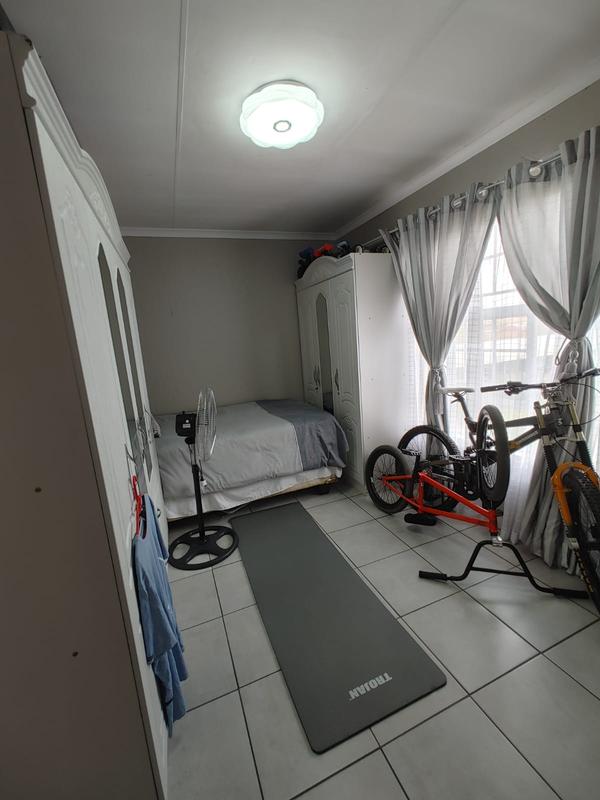 To Let 2 Bedroom Property for Rent in Sonneveld Gauteng