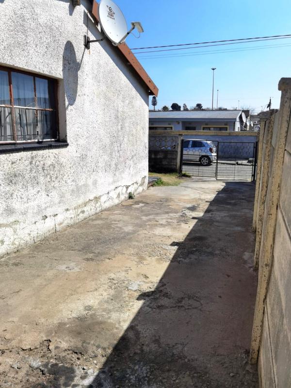 To Let 2 Bedroom Property for Rent in Senaoane Gauteng
