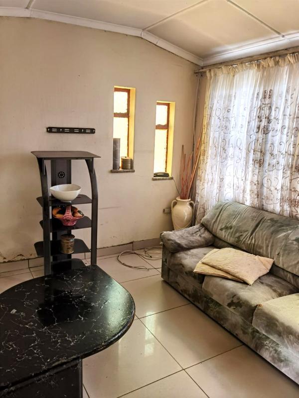 To Let 2 Bedroom Property for Rent in Senaoane Gauteng