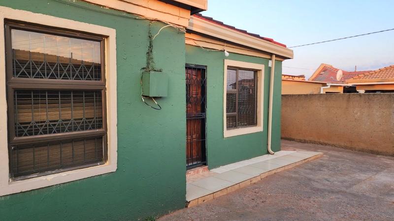 3 Bedroom Property for Sale in Bram Fischerville Gauteng