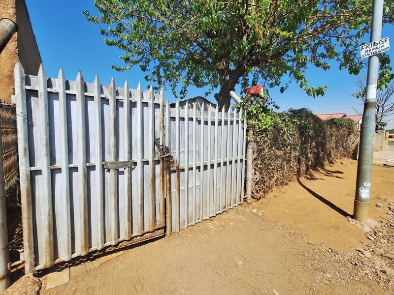 2 Bedroom Property for Sale in Mapetla Gauteng