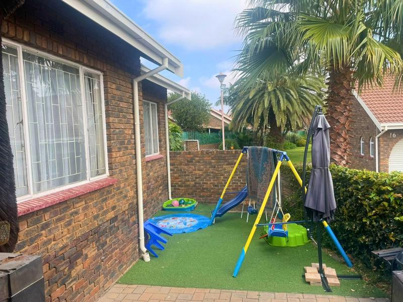 3 Bedroom Property for Sale in Birchleigh North Gauteng