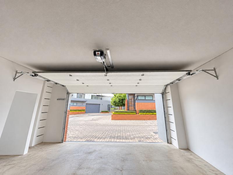To Let 4 Bedroom Property for Rent in Waterkloof Ridge Gauteng