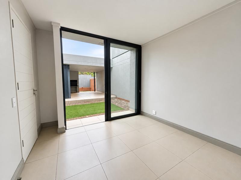 To Let 4 Bedroom Property for Rent in Waterkloof Ridge Gauteng