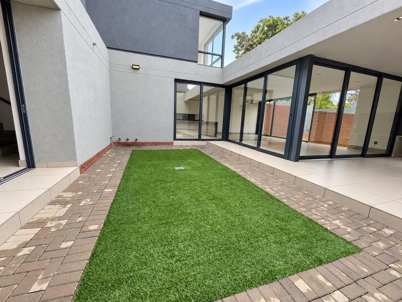 To Let 4 Bedroom Property for Rent in Waterkloof Ridge Gauteng