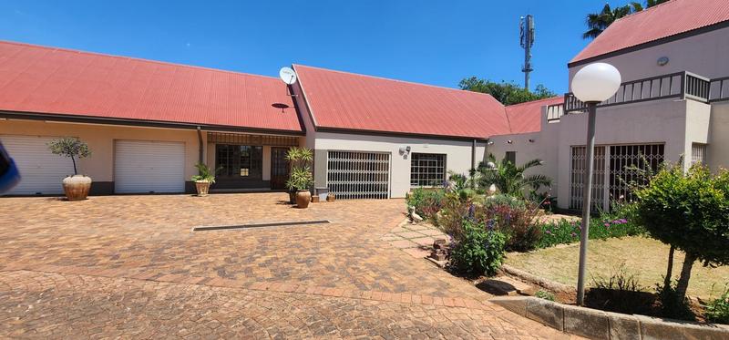 To Let 4 Bedroom Property for Rent in Klippoortjie Gauteng