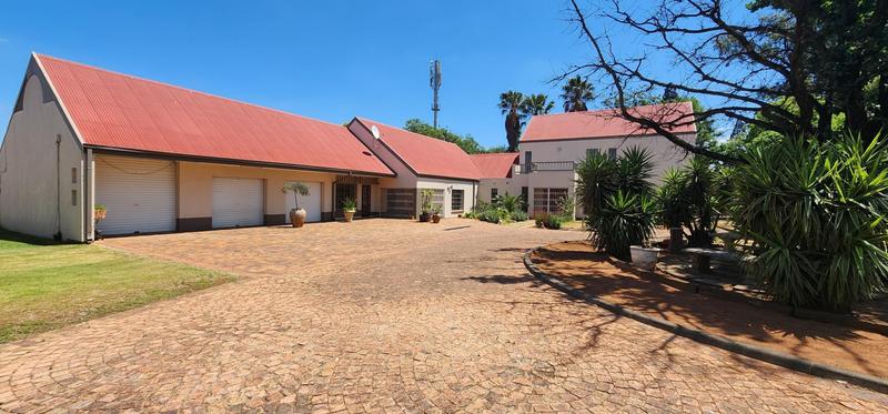 To Let 4 Bedroom Property for Rent in Klippoortjie Gauteng