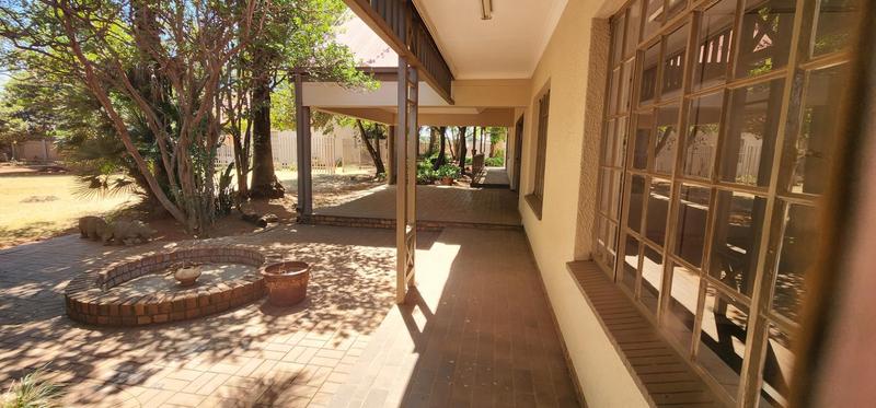To Let 4 Bedroom Property for Rent in Klippoortjie Gauteng