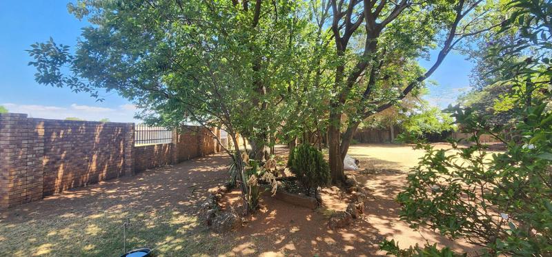 To Let 4 Bedroom Property for Rent in Klippoortjie Gauteng