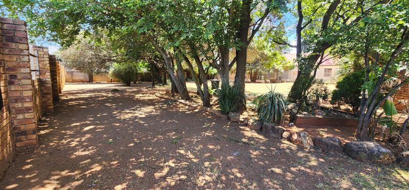 To Let 4 Bedroom Property for Rent in Klippoortjie Gauteng