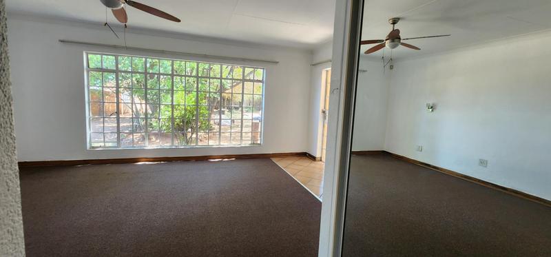 To Let 4 Bedroom Property for Rent in Klippoortjie Gauteng