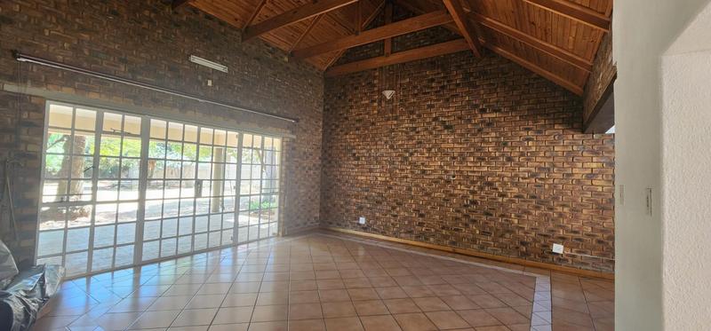 To Let 4 Bedroom Property for Rent in Klippoortjie Gauteng