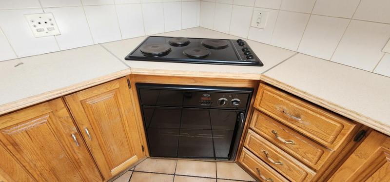 To Let 4 Bedroom Property for Rent in Klippoortjie Gauteng