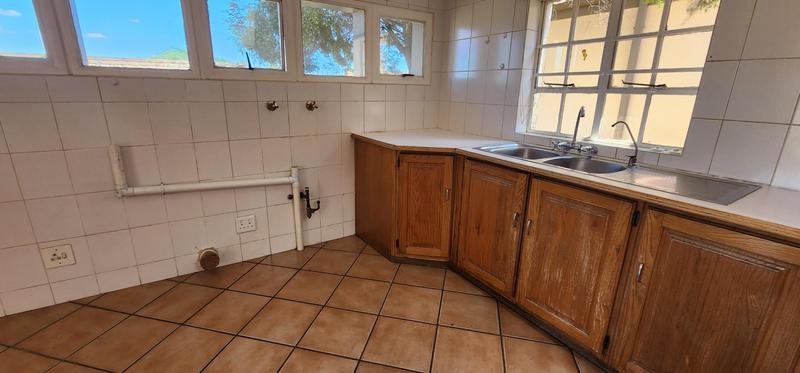 To Let 4 Bedroom Property for Rent in Klippoortjie Gauteng