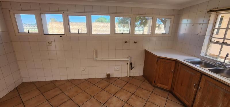 To Let 4 Bedroom Property for Rent in Klippoortjie Gauteng