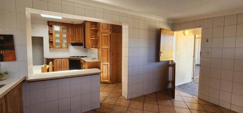 To Let 4 Bedroom Property for Rent in Klippoortjie Gauteng