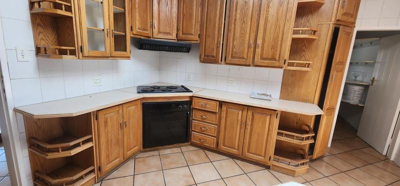 To Let 4 Bedroom Property for Rent in Klippoortjie Gauteng