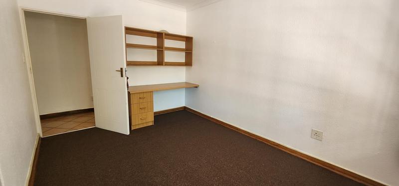 To Let 4 Bedroom Property for Rent in Klippoortjie Gauteng