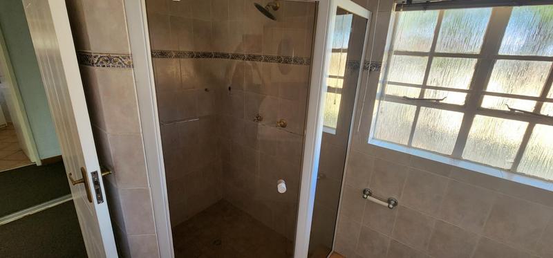 To Let 4 Bedroom Property for Rent in Klippoortjie Gauteng